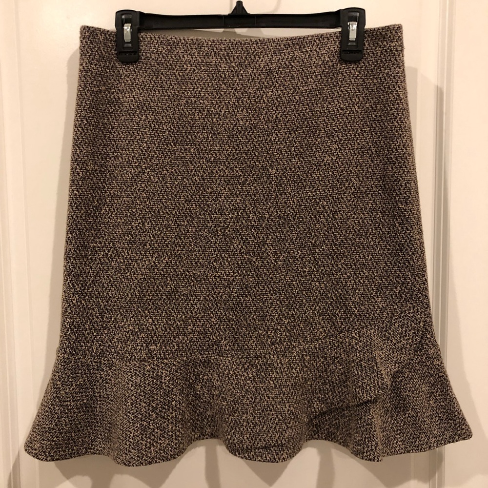 Express pull on skirt size M